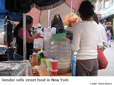 Vendor-sells-street-food-in-New-York