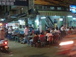 eating-saigon-street-food