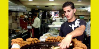 TOP 5 STREET EATS IN ISTANBUL Today's Lunch: Chicken Shawarma & A Bird's Nest From Rainbow Falafel