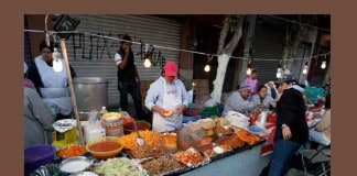 EL CAMIONCITO TO RETURN NEXT WED. Chicken Tinga Burrito From El Idolo Truck