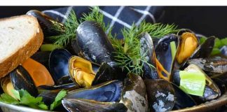 Happy Birthday at Home: Mussels with Tomato Sauce and Fettuccine Mussels Recipe