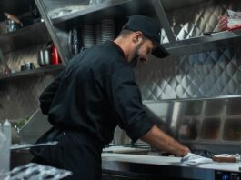 KEEPING A PERPETUALLY CLEAN RESTAURANT KITCHEN