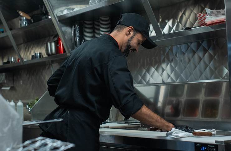 KEEPING A PERPETUALLY CLEAN RESTAURANT KITCHEN
