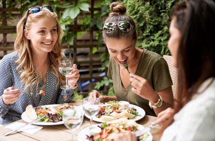 how to create a sustainable restaurant menu