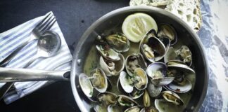 Hake with Clams and Shrimp in Marinara Sauce Recipe Hake with Clams and Shrimp in Marinara Sauce Recipe