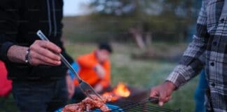 A Guide to Eating Fresh Lobster: Tips for Enjoying the Perfect Lobster Meal eating lobster meal