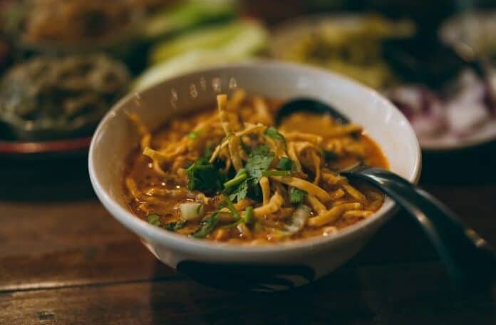 thai street food Khao Soi Gai