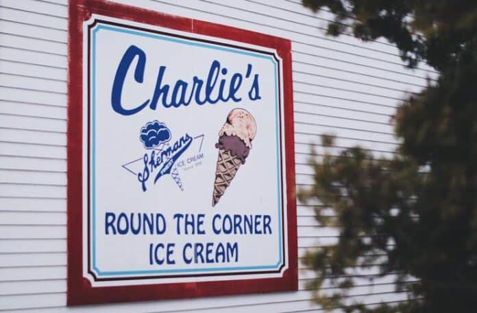 What Makes Banners Perfect for Your Street Side Restaurant