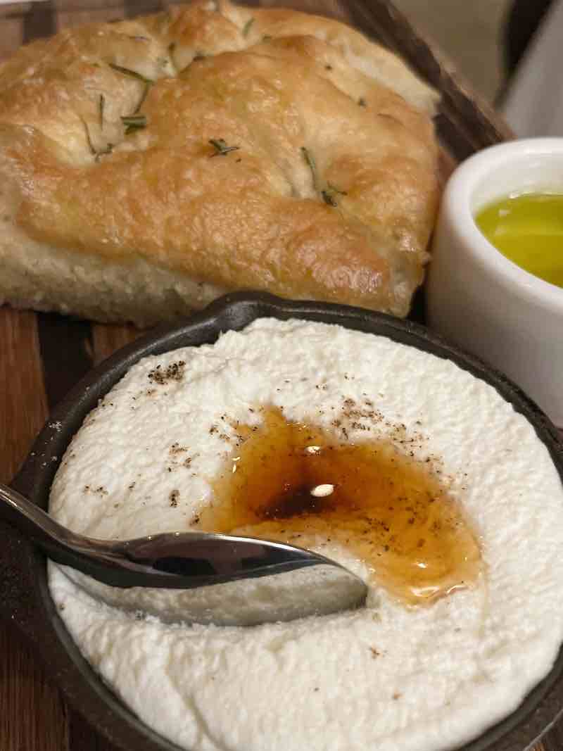 Restaurant Review: Cucina 8 ½ Will Add To Your Holiday Cheer! Cucina italian restaurant