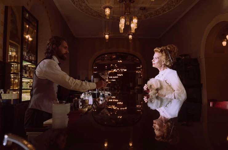Petiquette Do's And Don'ts When Dining With Your Dog At A Resto Dining with Your Dog at a restaurant