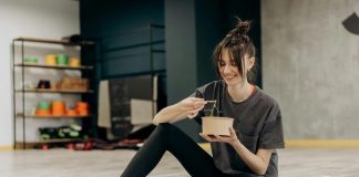 Mindful Eating & Yoga: How Nutrition and Mobility Workouts Improve Your Well-Being Mindful Eating & Yoga