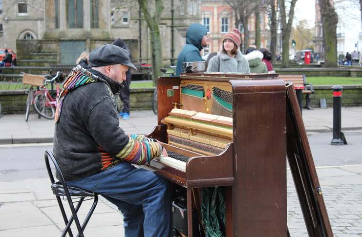 Turning Up The Flavor: How Live Music Elevates Street Food Culture Live Music and Street Food