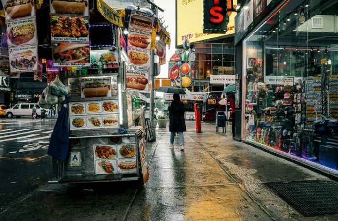 chris-johnson-0cimFI75wrY-unsplash street food