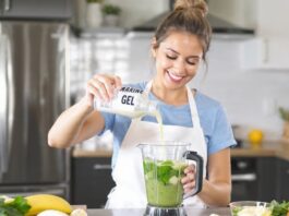woman preparing smoothie with marine gel